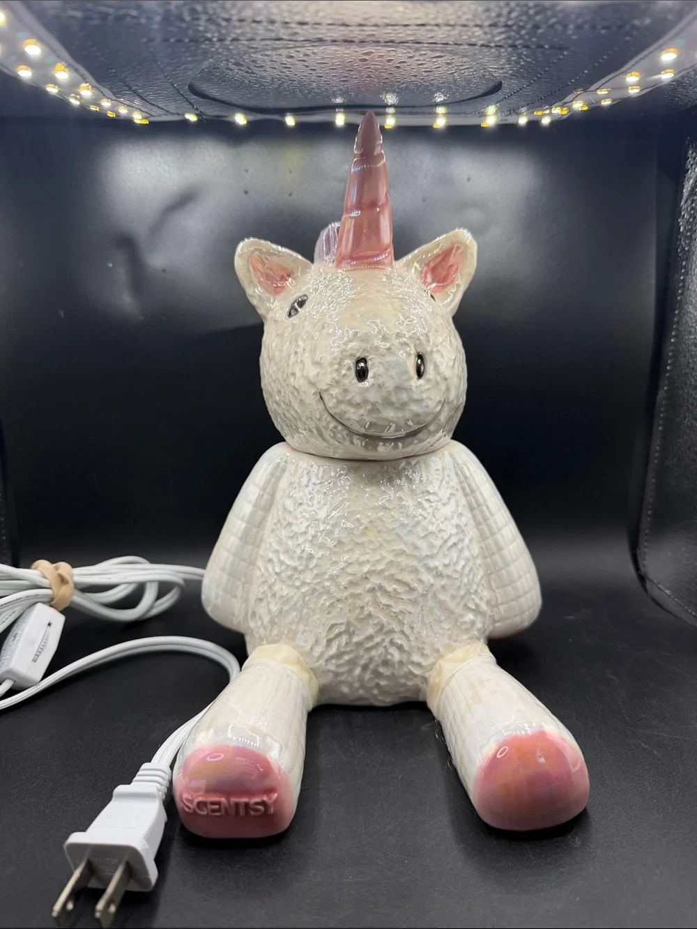 Scentsy White Ceramic Unicorn Warmer with Pink Horn and Hooves